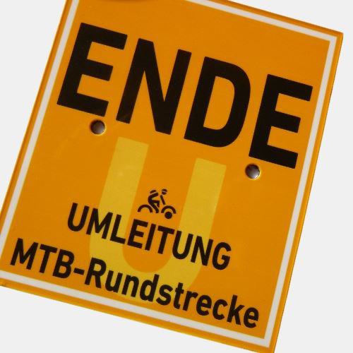 Wegweiser Umleitung Mountainbikestrecke in der Rhön